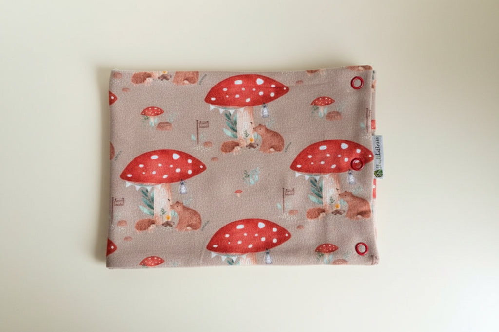 Loop mit Druckknöpfen „Bär und Igel unterm Fliegenpilz“