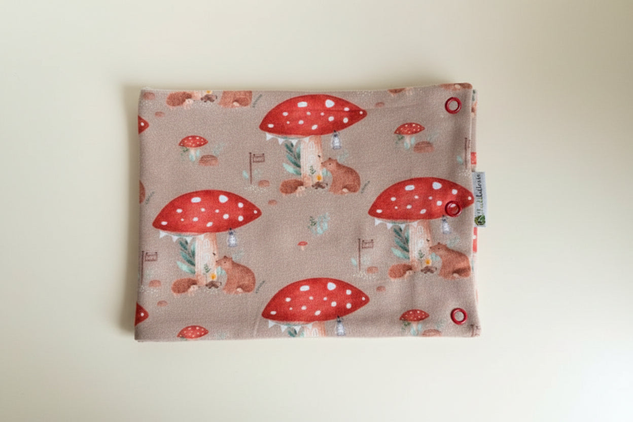 Loop mit Druckknöpfen „Bär und Igel unterm Fliegenpilz“