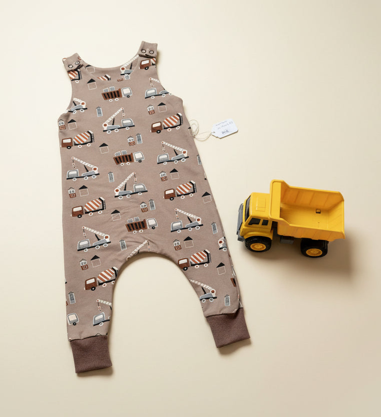 Harem Romper „Baufahrzeuge“ Gr. 86